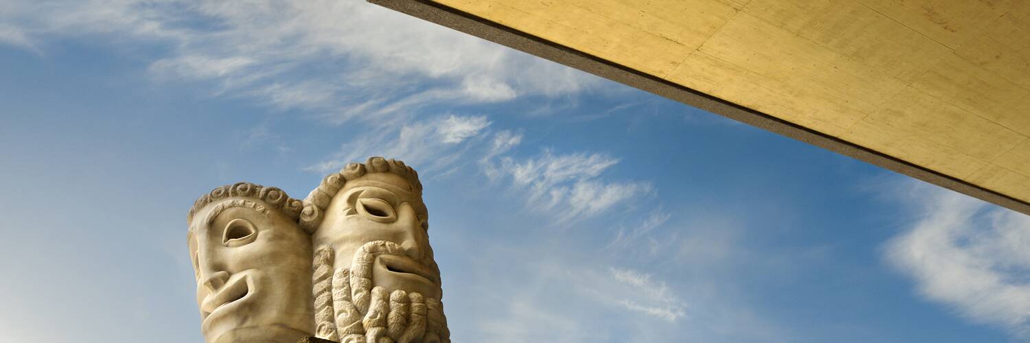 Masken vor den Festspielhäusern - Salzburger Festspiele | © Luigi Caputo