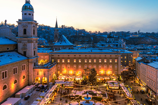 Abendliche Stimmung am Salzburger Christkindlmarkt am Dom- und Residenzplatz | © Tourismus Salzburg / G. Breitegger