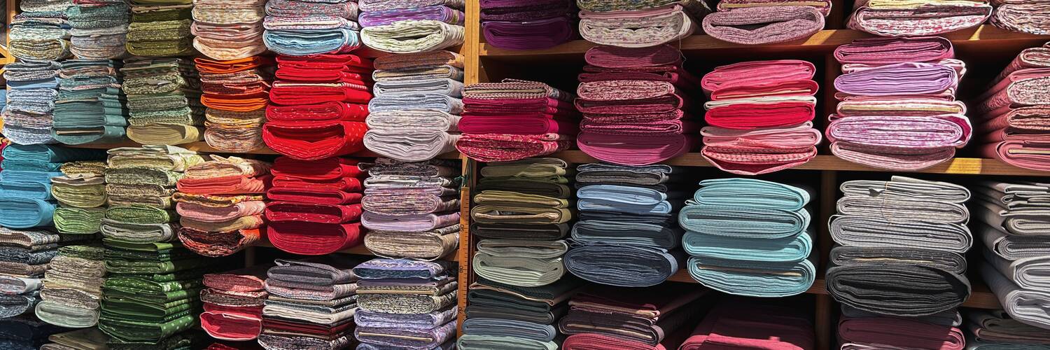 Choice of fabrics at Salzburger Heimatwerk | © Tourismus Salzburg / B. Brunauer