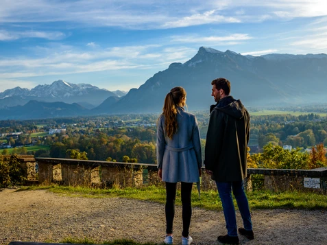Paar auf der Richterhöhe in Salzburg im Herbst | © Tourismus Salzburg GmbH / G. Breitegger