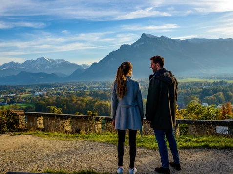 Paar auf der Richterhöhe in Salzburg im Herbst | © Tourismus Salzburg GmbH / G. Breitegger
