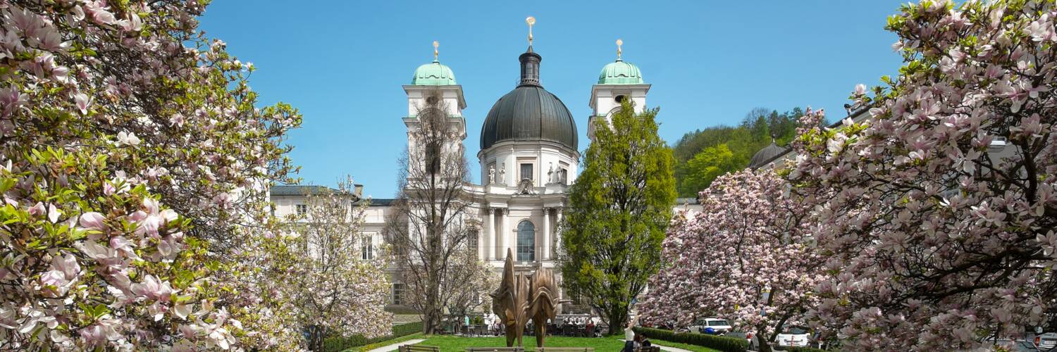 Dreifaltigkeitskirche im Frühling in Salzburg | © TSG Tourismus Salzburg GmbH