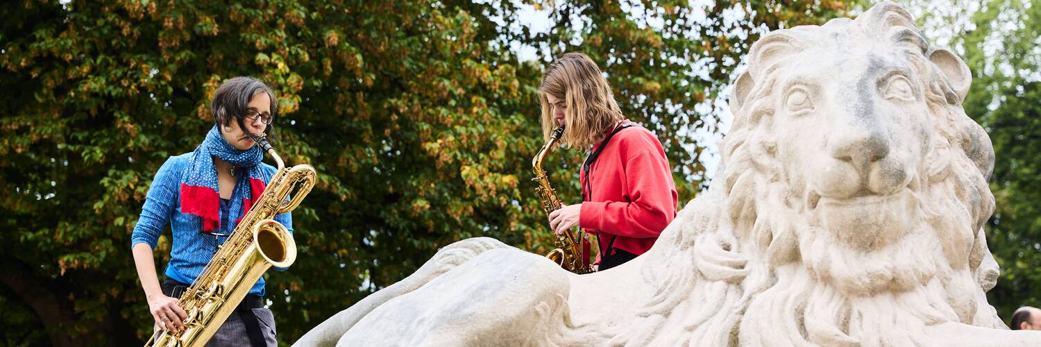 Impro im Mirabellgarten, Almut Schlichting und Astrid Wiesinger | © Henry Schulz