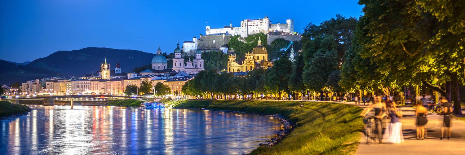 Franz-Josef-Kai in Salzburg bei Vollmond mit Blick auf die Festung | © TSG Tourismus Salzburg GmbH / G. Breitegger