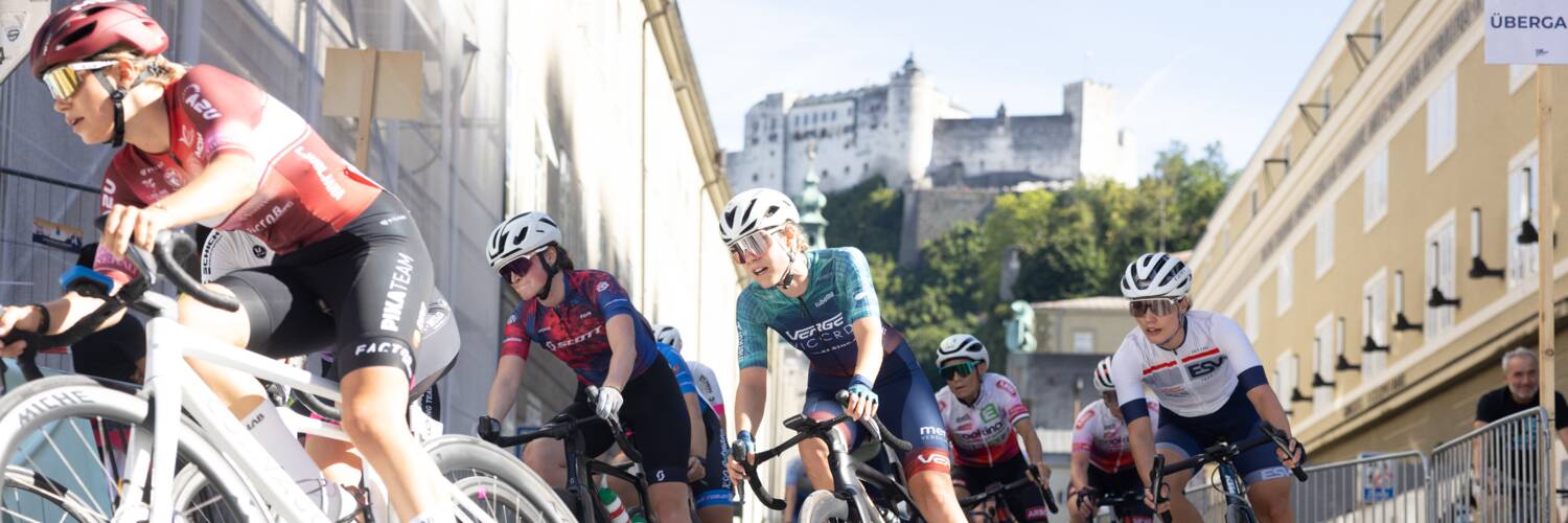 Radrenn­sportlerinnen beim Cyclodome Salzburg | © Wildbild_Foto