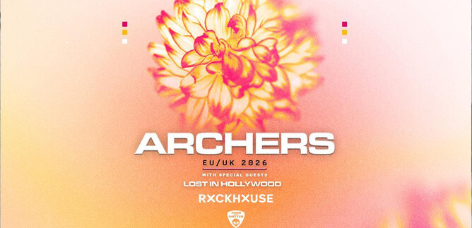 Ein verschwommenes, farbenfrohes Blumenmuster mit dem Text "ARCHERS EU/UK 2026". Unten stehen die speziellen Gäste "LOST IN HOLLYWOOD" und "RXCKHXUSE". | © Rockhouse Salzburg