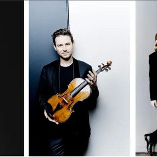 Three musicians stand in stylish surroundings. Each holds an instrument and displays expression and concentration. | © recreation Event GmbH