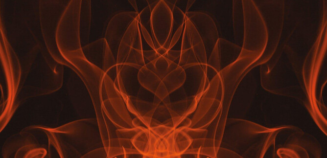 An abstract fire pattern with bright red and orange tones. The shapes resemble flames gracefully moving. | © Salzburger Kulturvereinigung