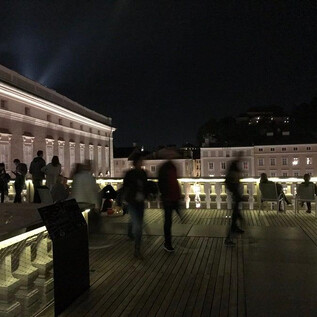 Cathedral terrace at night | © DomQuartier