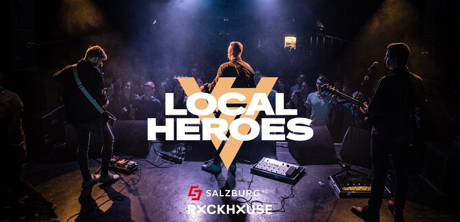 A live music event with a band on stage. In the background, the audience can be seen enjoying the performance. | © Rockhouse Salzburg