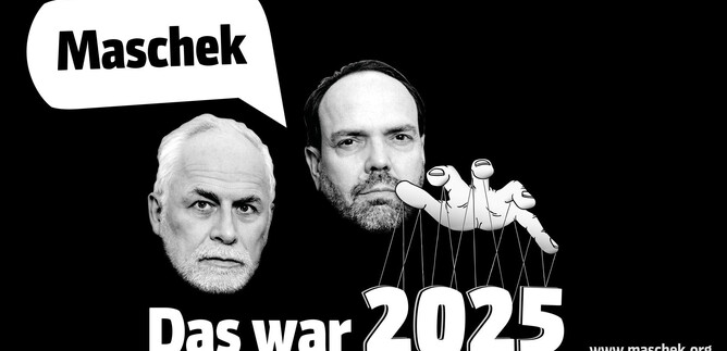 A black and white image featuring two men represented in a comic style. Above them hovers the speech bubble "That was 2025" and in the foreground, puppets with strings can be seen. | © ORF / Roman Zach-Kiesling