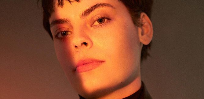 A portrait of a person with short, dark hair. The soft light creates a warm, dramatic effect. | © Mark Pillao