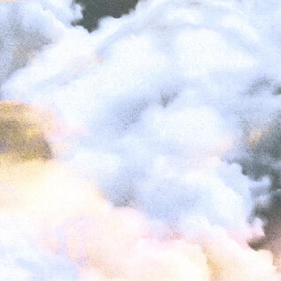 Gentle, blurred clouds in soft colors. The sky appears soft and dreamy. | © Siegrid Cain