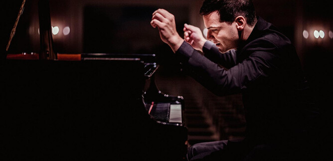 Salzburger Festspiele_Francesco Piemontesi | © Marco Borggreve