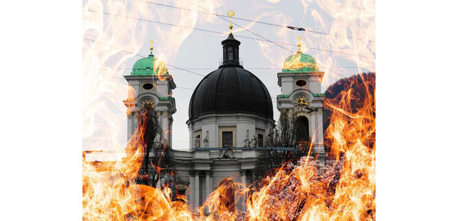 A historic building with a magnificent dome and green turrets. Surrounded by flames that create a dramatic atmosphere. | © Mag. Christoph Koca
