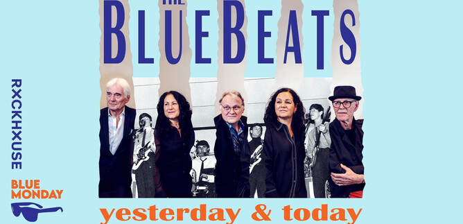 Eine Gruppe von fünf Personen steht vor einem Hintergrund mit der Aufschrift "THE BLUEBEATS". Der Text auf der linken Seite erwähnt "BLUE MONDAY" und "yesterday & today". | © Rockhouse Salzburg