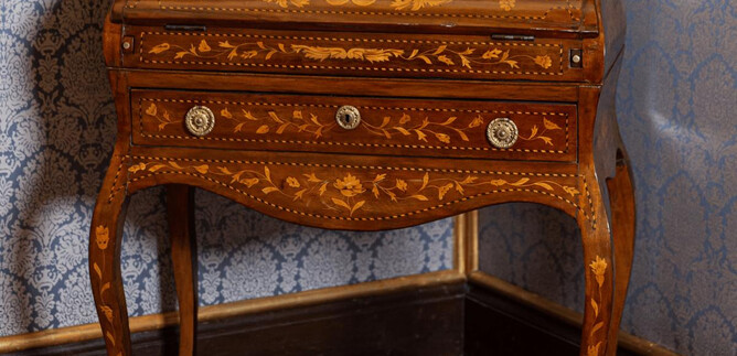 Ladies' secretary desk, second half of the 18th century | © DQS