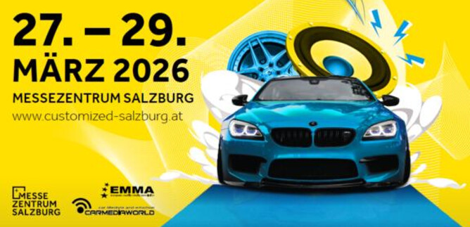 A sporty blue sedan is standing in front of a colorful background with speakers. The event takes place from March 27 to 29, 2026 at the Salzburg Exhibition Center. | © Messezentrum Salzburg