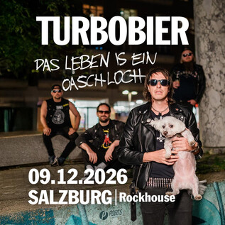 Un evento musical con la banda Turbobier. En la imagen, se pueden ver a los músicos en un entorno urbano, rodeados de árboles y un fondo decorado con graffiti. | © Turbobier, Rockhouse Salzburg
