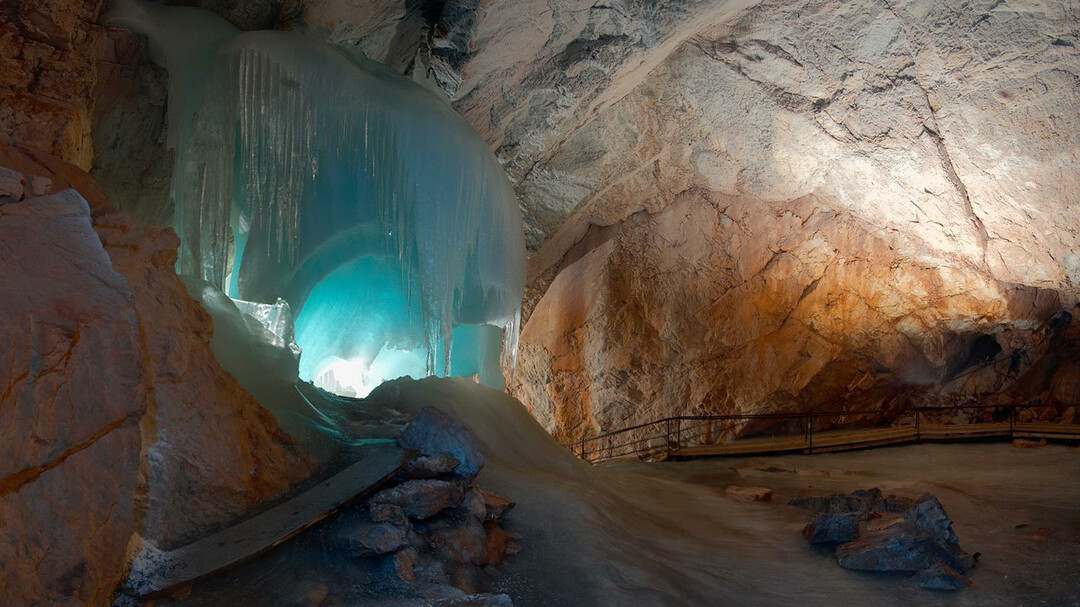 Giant Ice Caves in Werfen : Sightseeing attractions close to Salzburg
