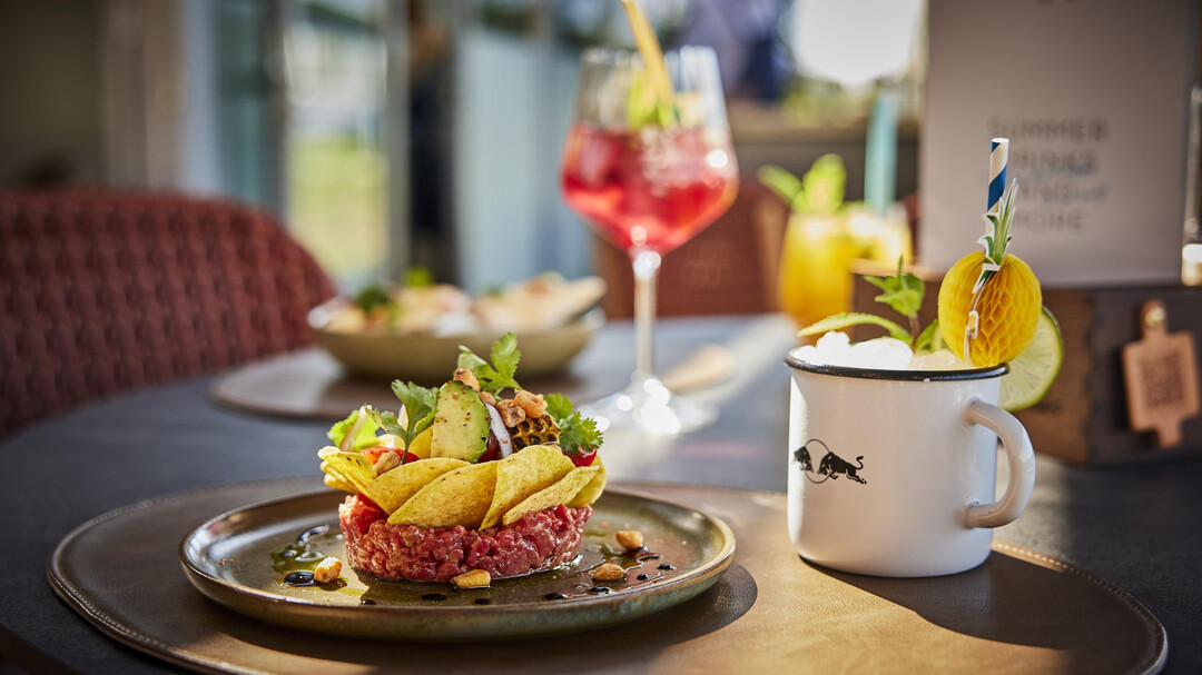 Outdoor Lounge im Red Bull Hangar7 salzburg.info