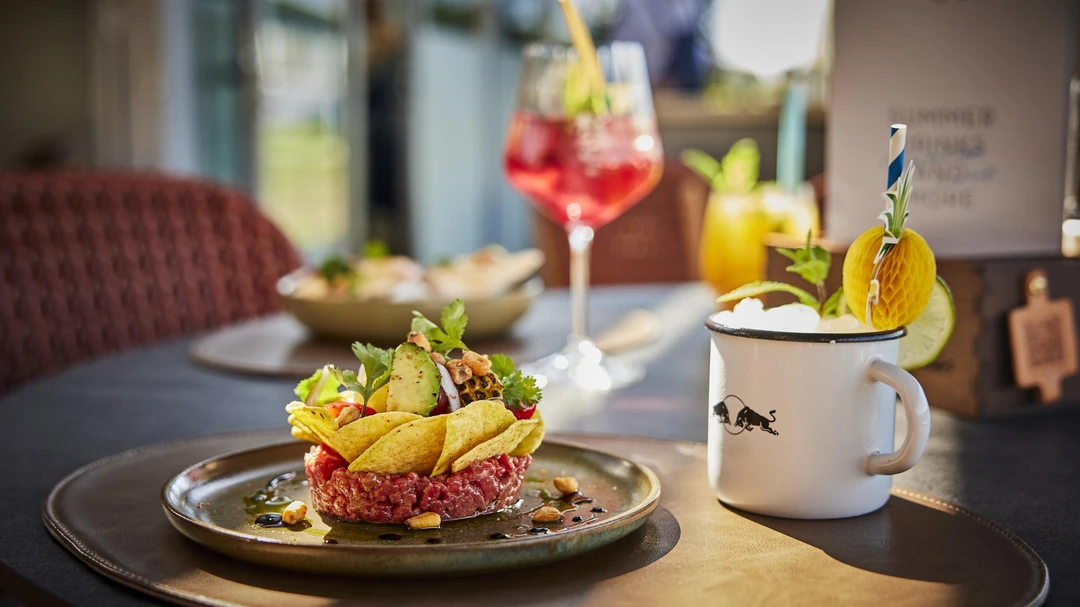 Outdoor Lounge im Red Bull Hangar7 salzburg.info