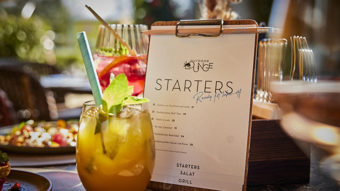 Outdoor Lounge im Red Bull Hangar7 salzburg.info