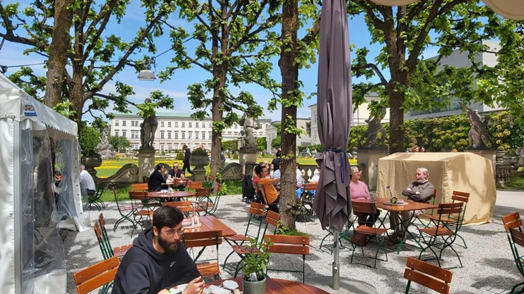 Theater Café und Schenke im Garten salzburg.info