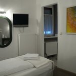 ….. képe single room with shower, WC, hairdryer