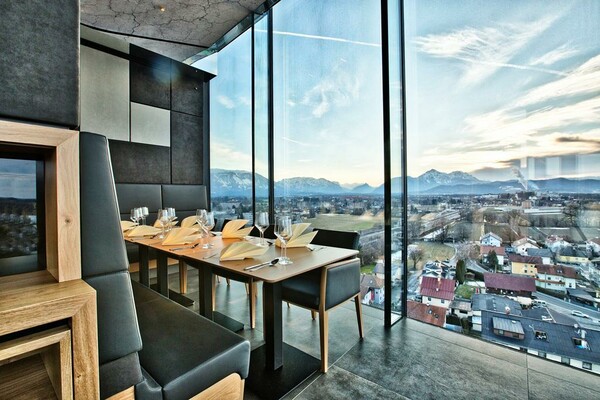 Essbereich mit Blick über Salzburg | © Cool Mama