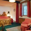 imagen de habitación doble con ducha, banera, WC | © Hotel Goldener Hirsch