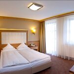 ….. képe double room with shower or bath tub, WC